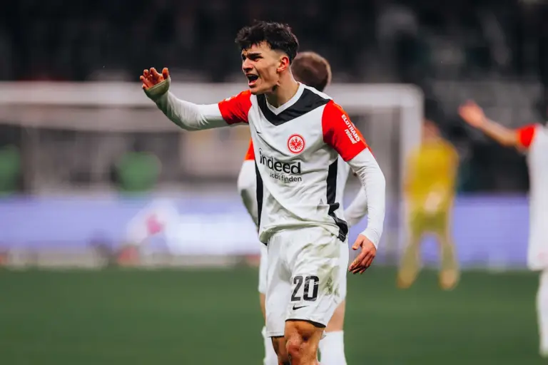 eintracht-frankfurt-holstein-kiel-bundesliga-uzun-tor-jubel-7432