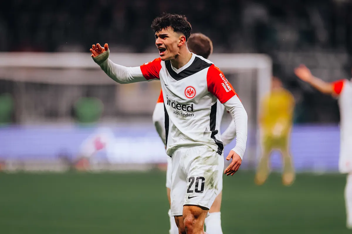 eintracht-frankfurt-holstein-kiel-bundesliga-uzun-tor-jubel-7432